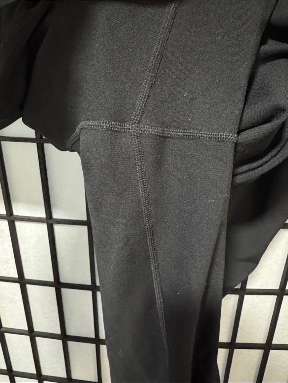 Torrid size 6 Bombshell Capri Legging - Performance Core Black - Picture 8 of 8